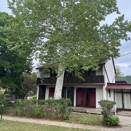 Fenyő Liget Maison d'hôtes Balatonlelle
